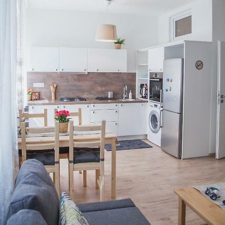 Downtown Pedestrian Zone Apartment Bratislava Exterior photo