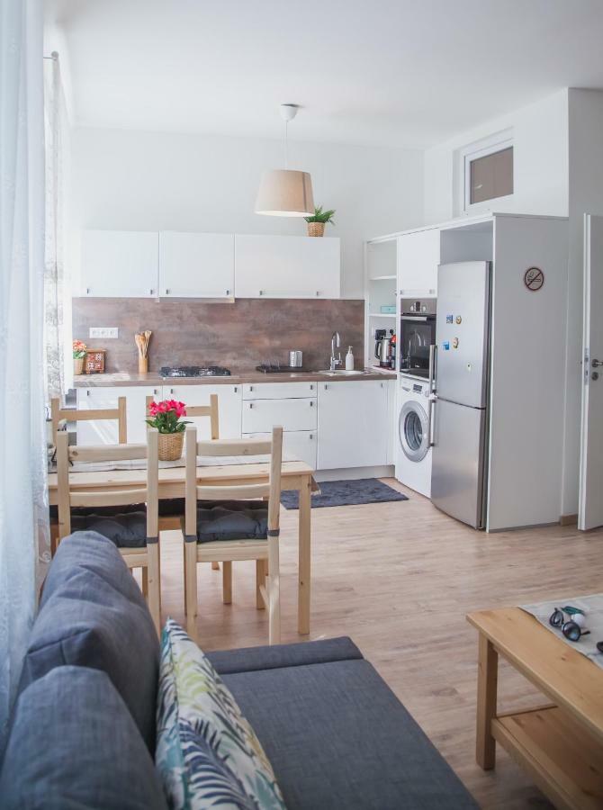Downtown Pedestrian Zone Apartment Bratislava Exterior photo